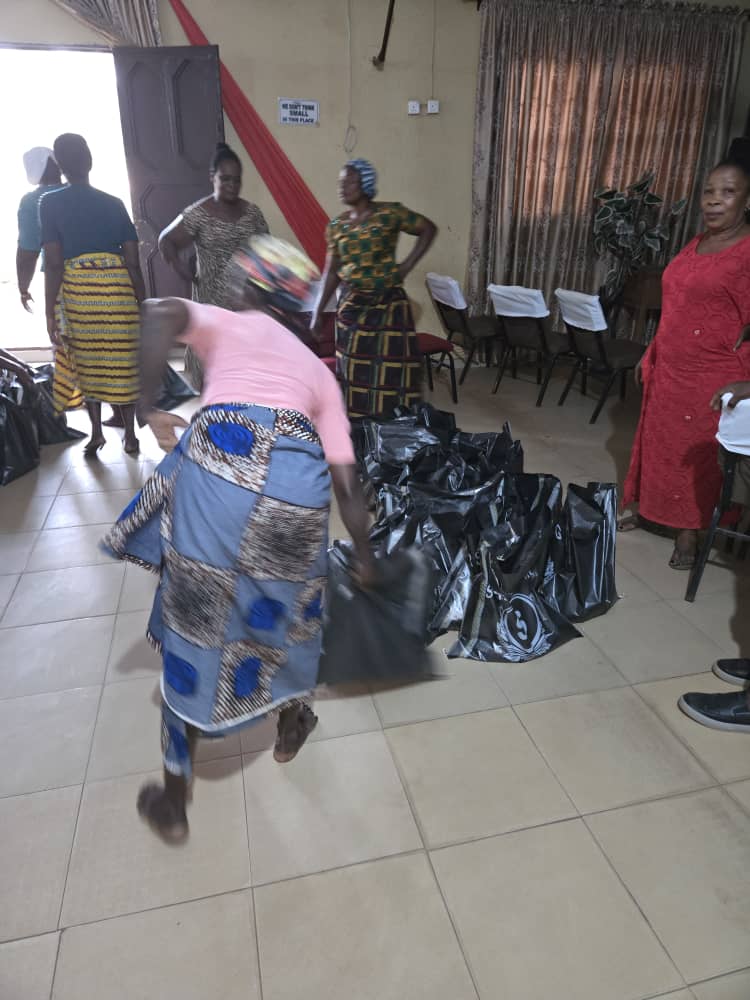 The MOM Foundation distributed food items to widows in Abavo community during the festive season to ease economic hardship and spread love.