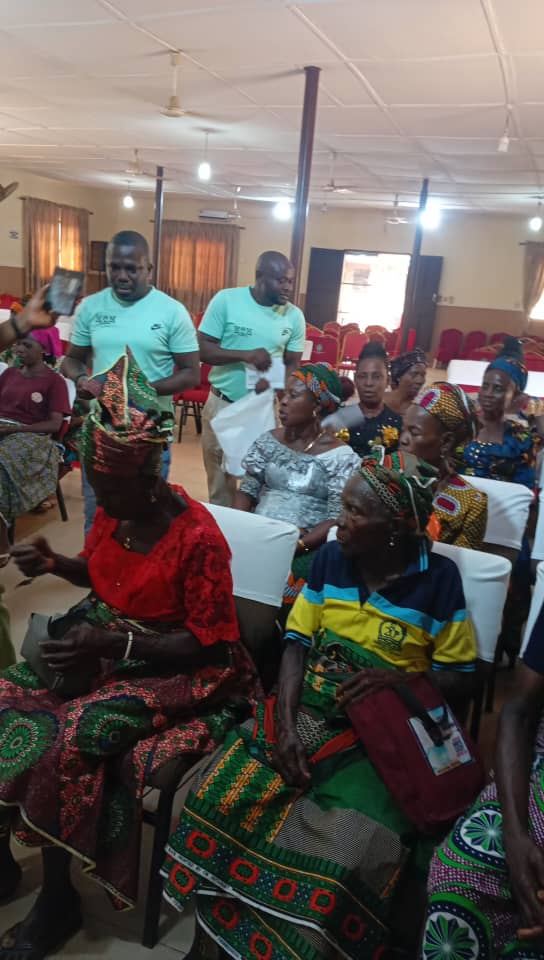 The MOM Foundation empowered widows in Abavo community during the festive season to ease economic hardship and spread love.