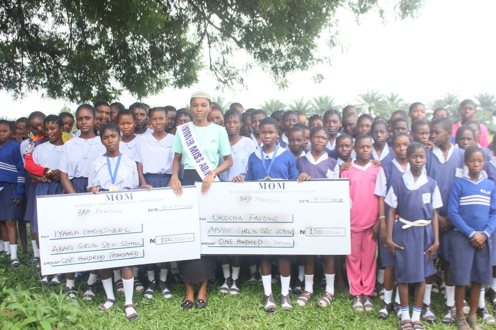 One of the prize winners of the Ika Quiz Competition 2025