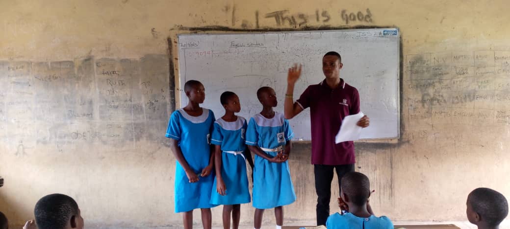 MOMF Staff teaching the school children